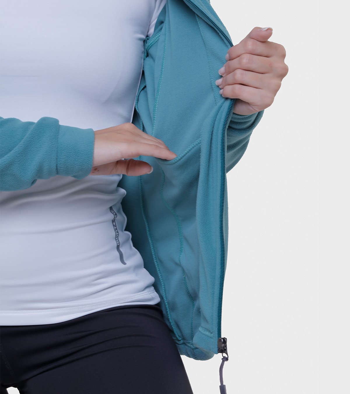 Campera de mujer de micropolar con capucha Aradia